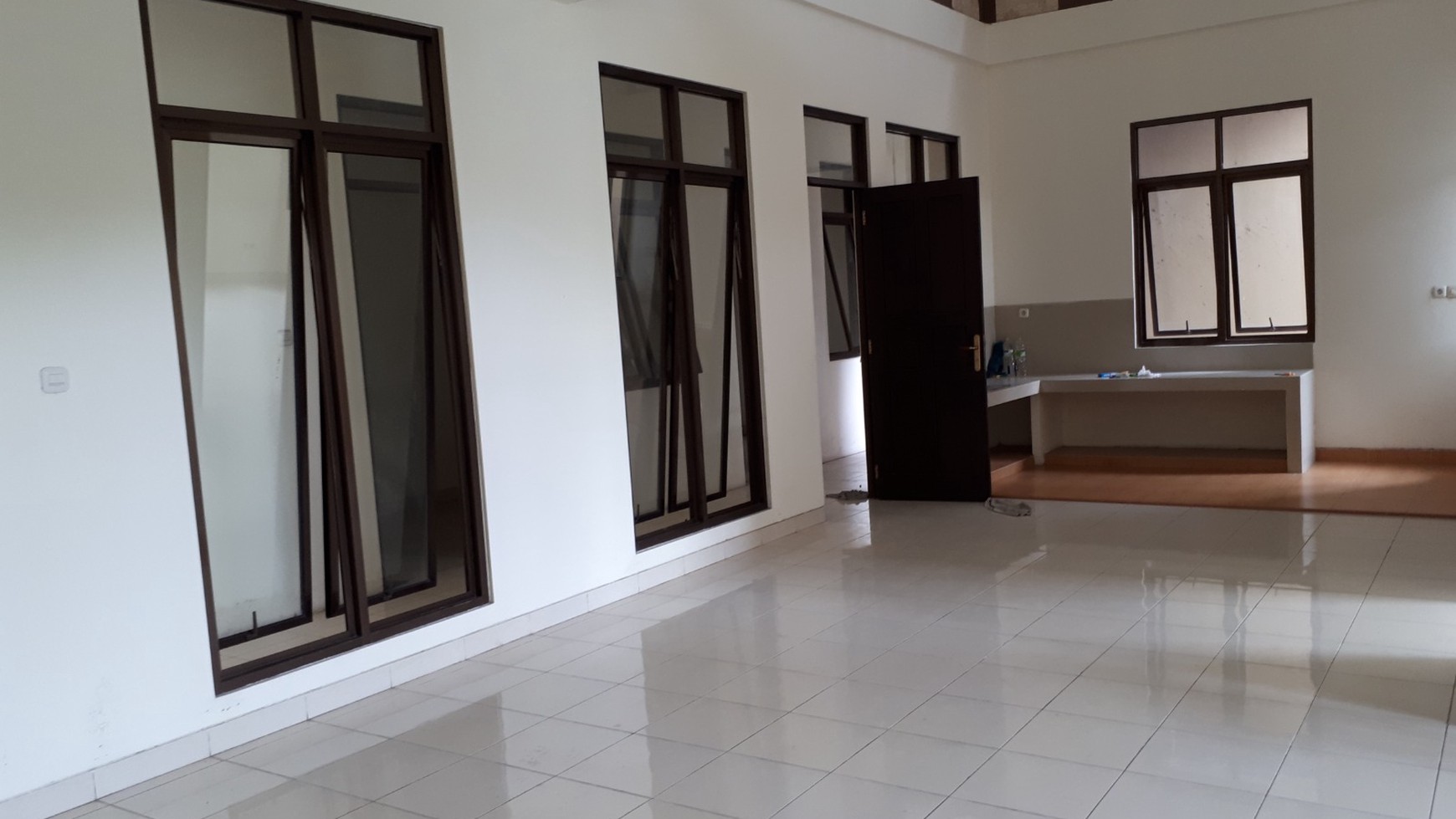 Rumah 2 Lantai Dalam Perum Shangrila Lokasi Dekat Jogja City Mall 