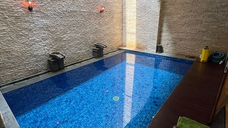 Rumah di Discovery Bintaro dengan pool siap huni di Sektor 9