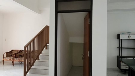 Rumah Bagus,jalan lebar di Villa Bintaro indah