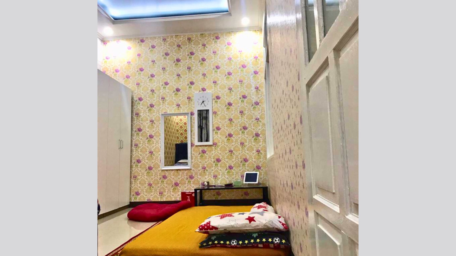 RUMAH SEMI FURNISHED DENGAN LANTAI GRANIT DI LOKASI YANG NYAMAN DAN ASRI