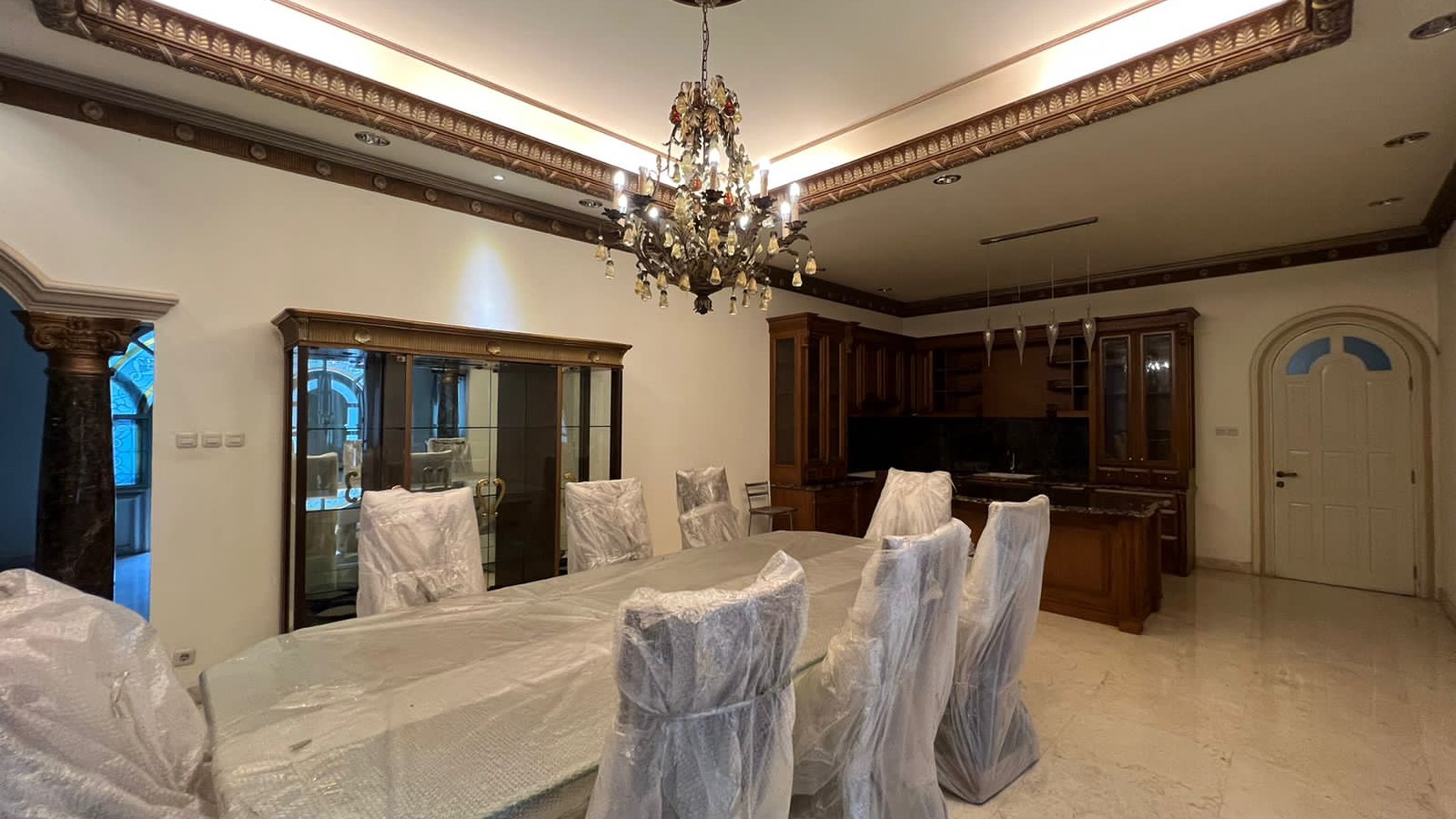 Dijual Rumah Mewah Siap Huni Semifurnish di Kemang 