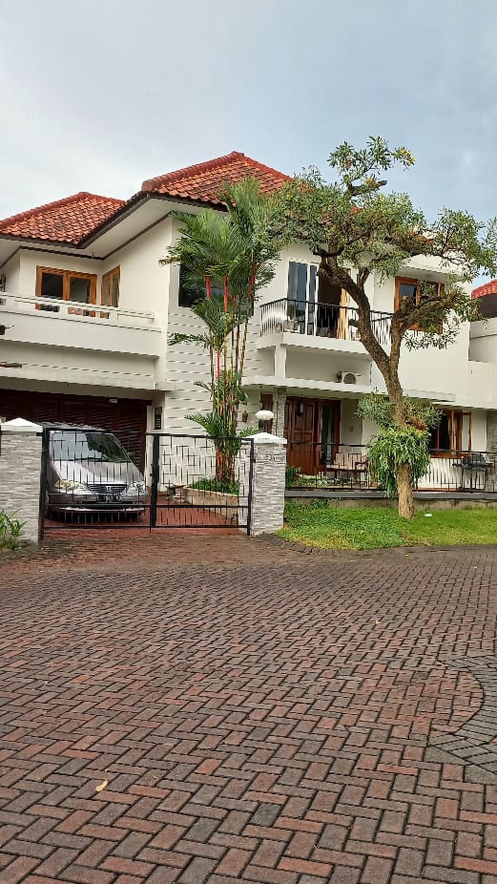 Dijual Rumah Graha Famili Cantik Terawat, Baru Renovasi