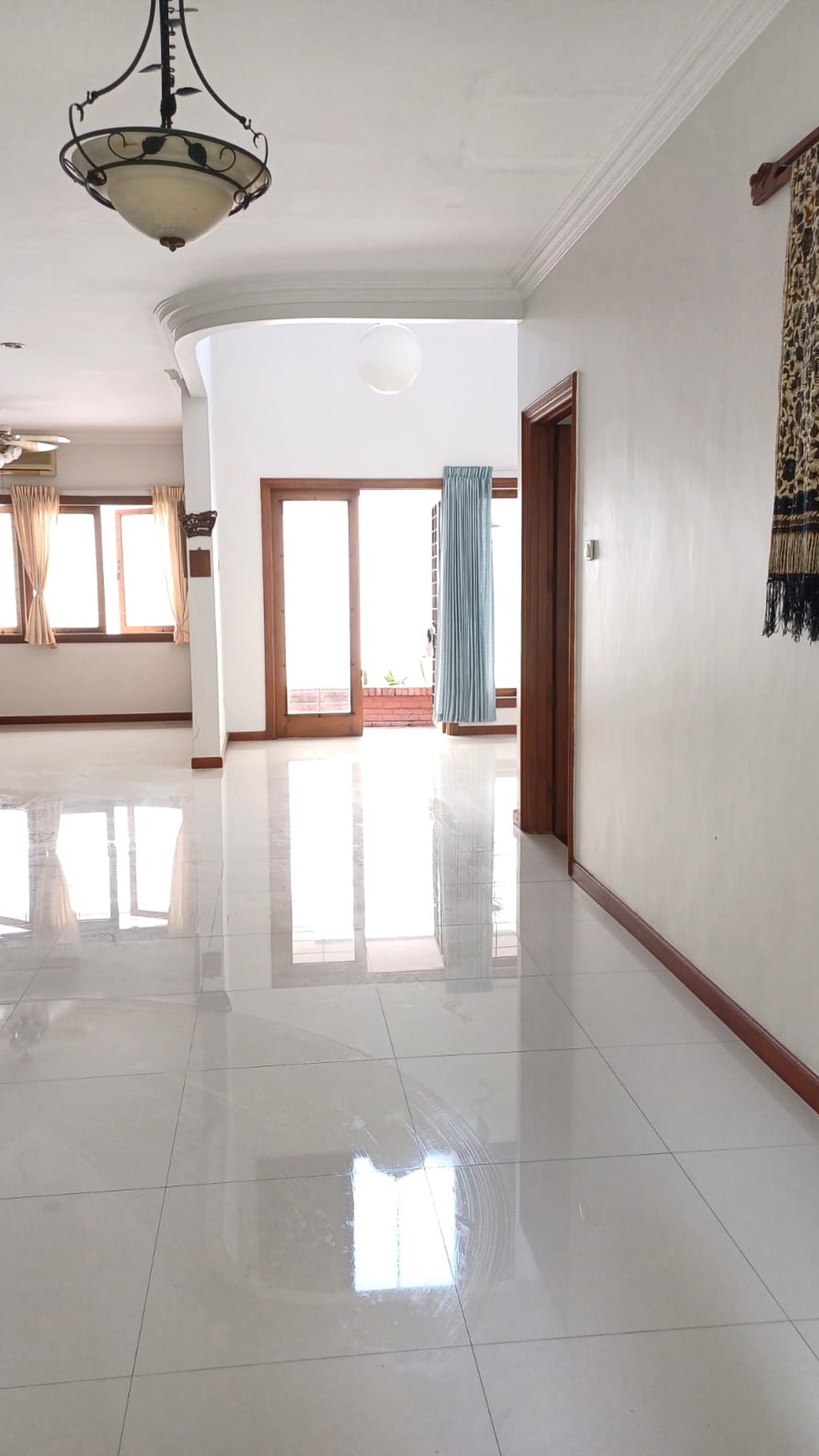 Dijual Rumah Graha Famili Cantik Terawat, Baru Renovasi