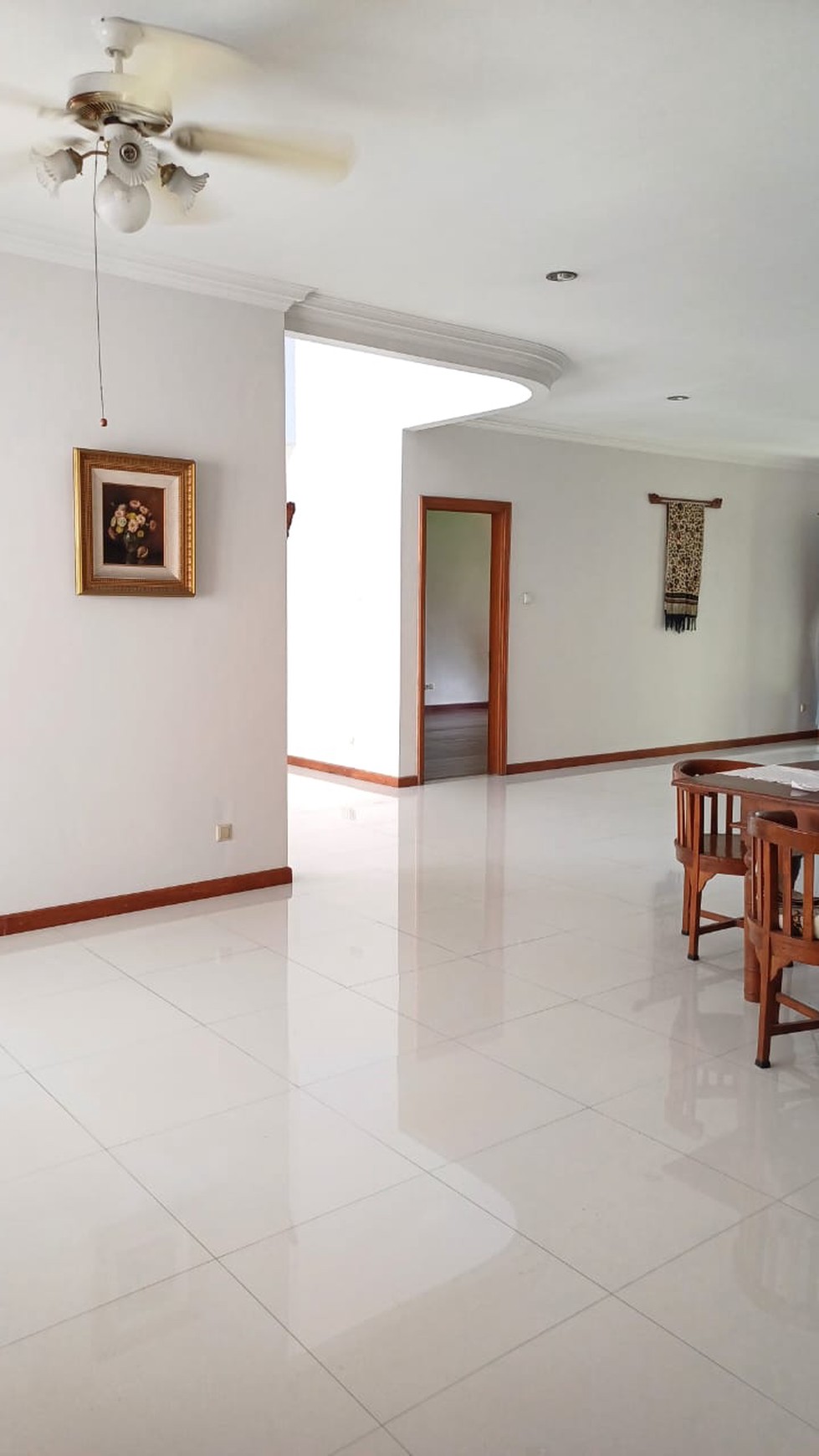 Dijual Rumah Graha Famili Cantik Terawat, Baru Renovasi