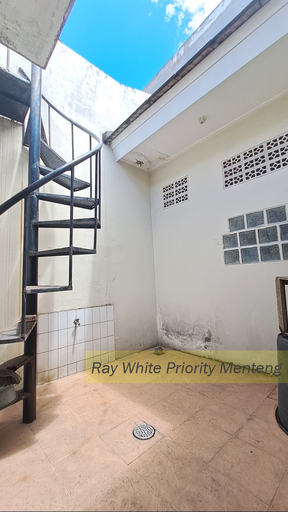 Rumah Semi-Furnished dengan Lokasi Strategis di BSD, Tangerang Selatan #HR