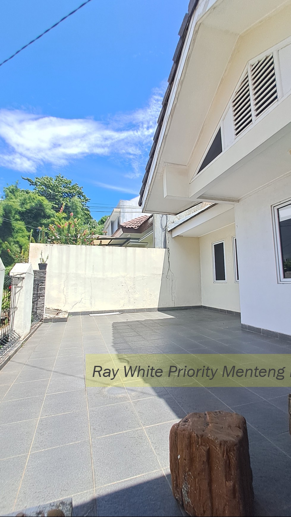 Rumah Semi-Furnished dengan Lokasi Strategis di BSD, Tangerang Selatan #HR