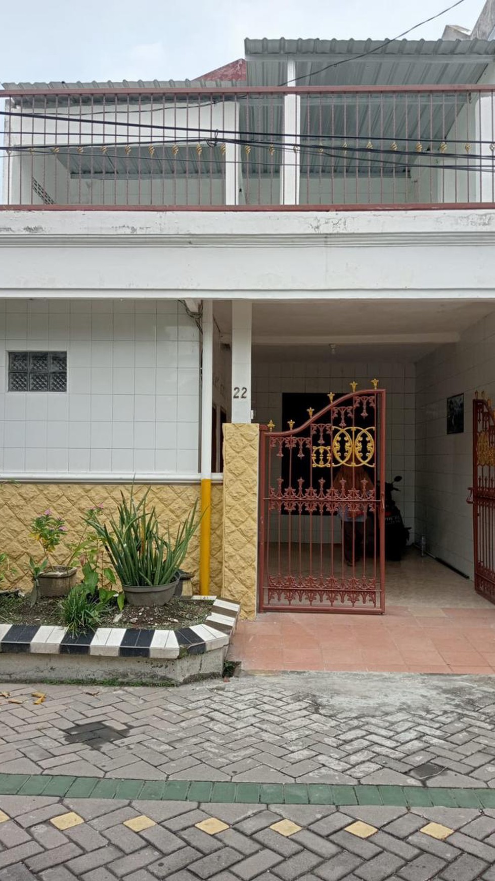 Rumah Asri kawasan ramai kebraon manis tengah surabaya