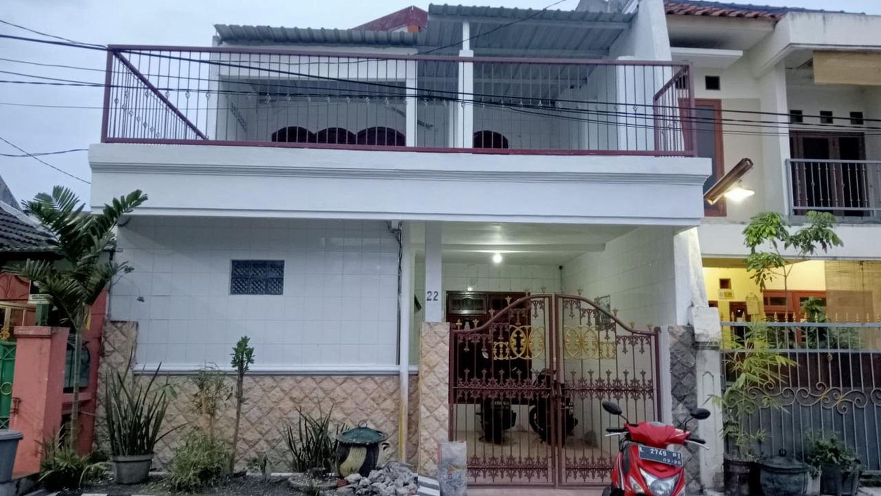 Rumah Asri kawasan ramai kebraon manis tengah surabaya