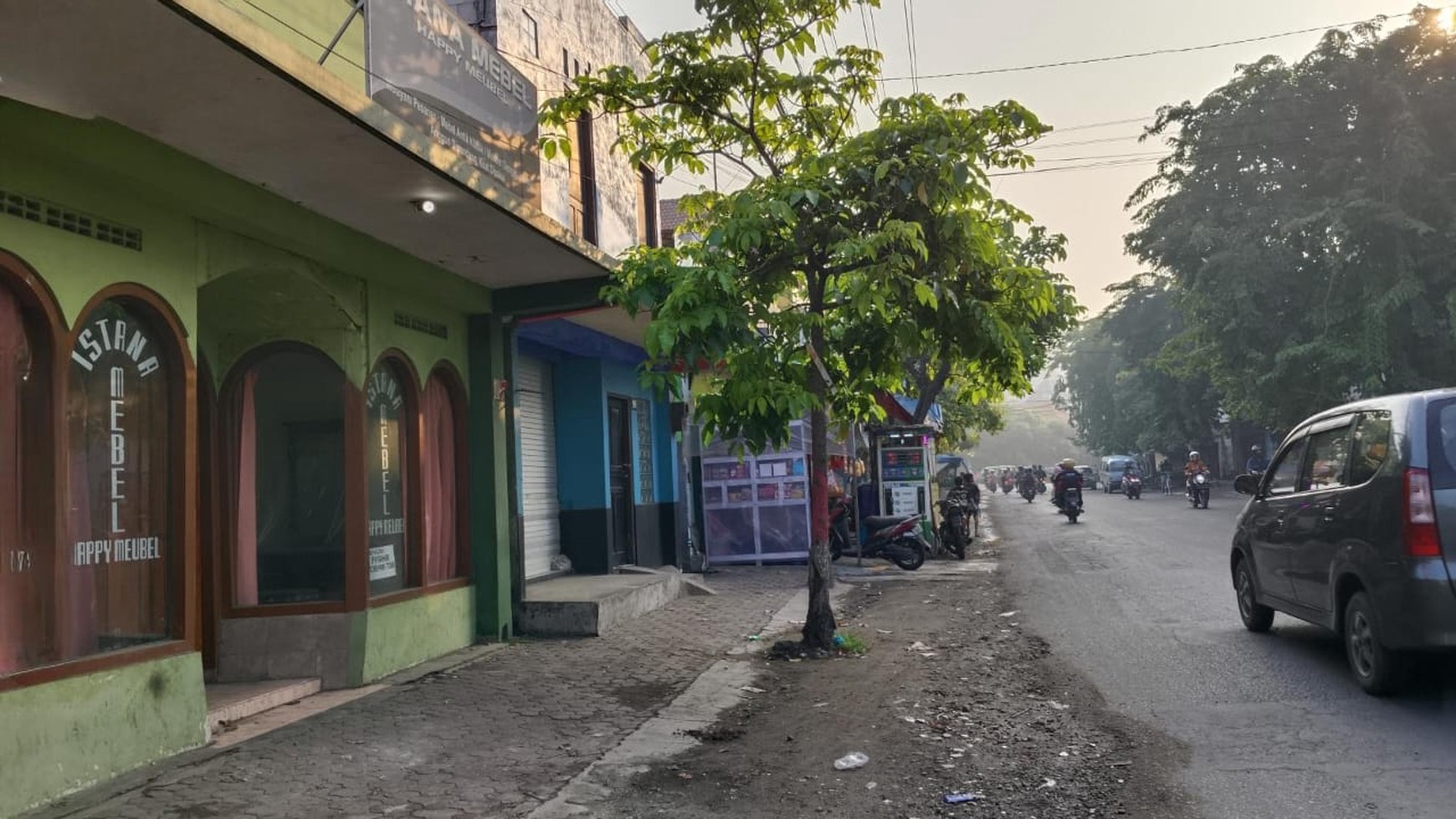 Rumah Usaha Sangat Strategis, Tengah Kota, Depan BCA