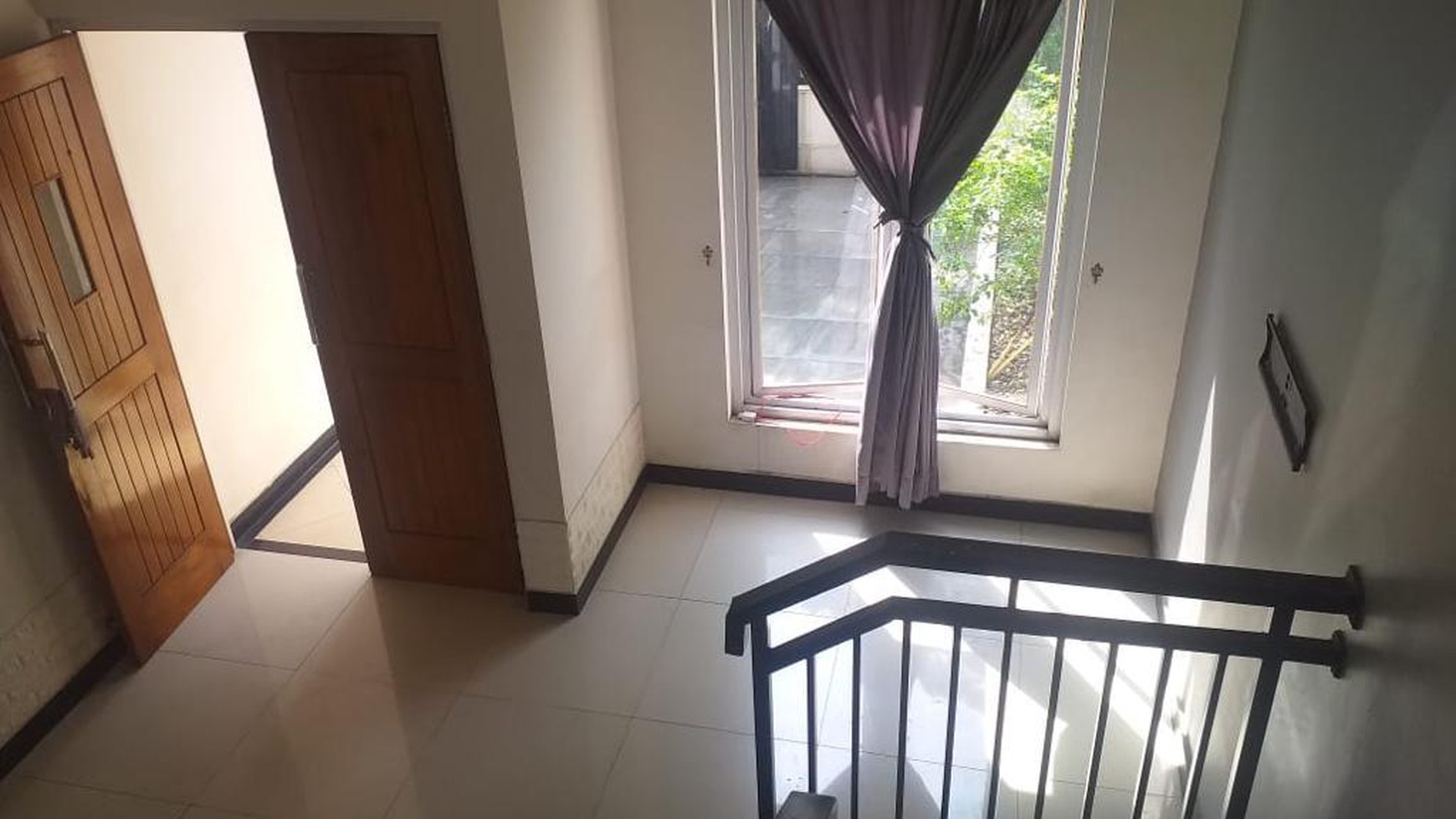 Dijual rumah semi furnished di Meruyung Depok 