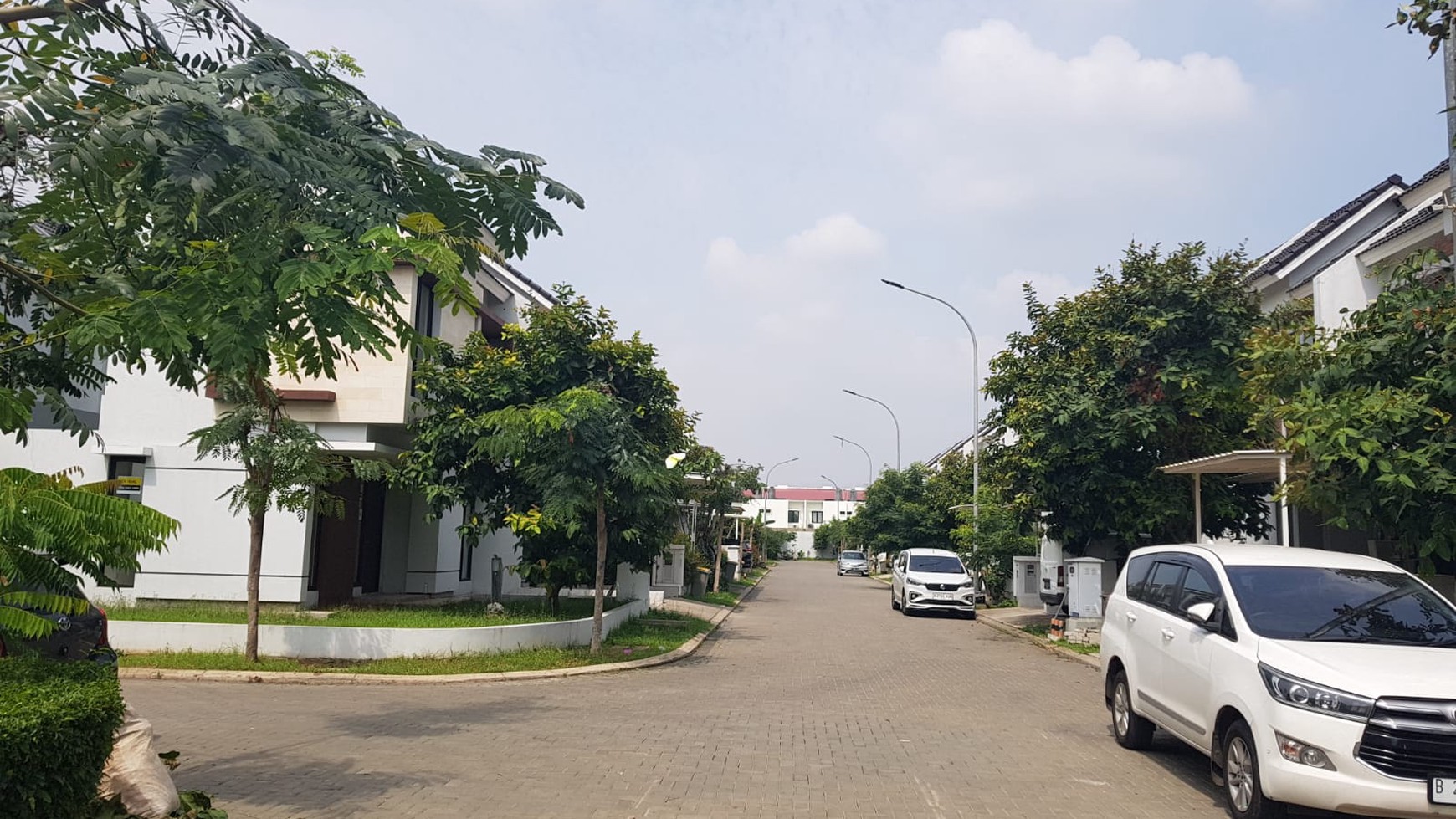 Rumah Bebas Banjir 2 lantai di Green Ara Harapan Indah Bekasi