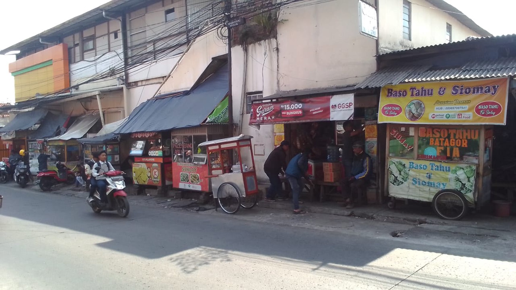 Dijual Ruko dengan Kos-kosan Lokasi Strategis Pinggir Jalan Raya @Bandung