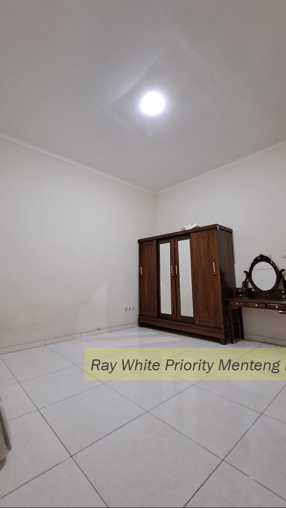 Rumah Minimalis Semi-Furnished dengan Lokasi Strategis di Islamic Village Karawaci, Tangerang