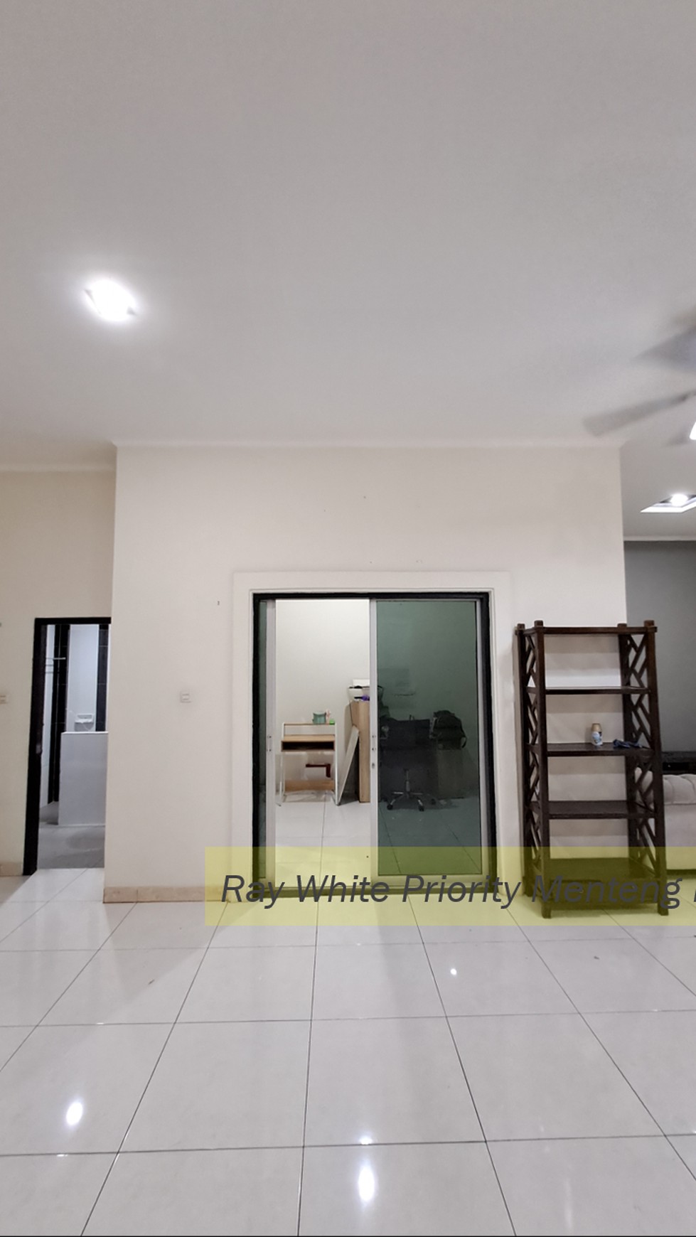 Rumah Minimalis Semi-Furnished dengan Lokasi Strategis di Islamic Village Karawaci, Tangerang