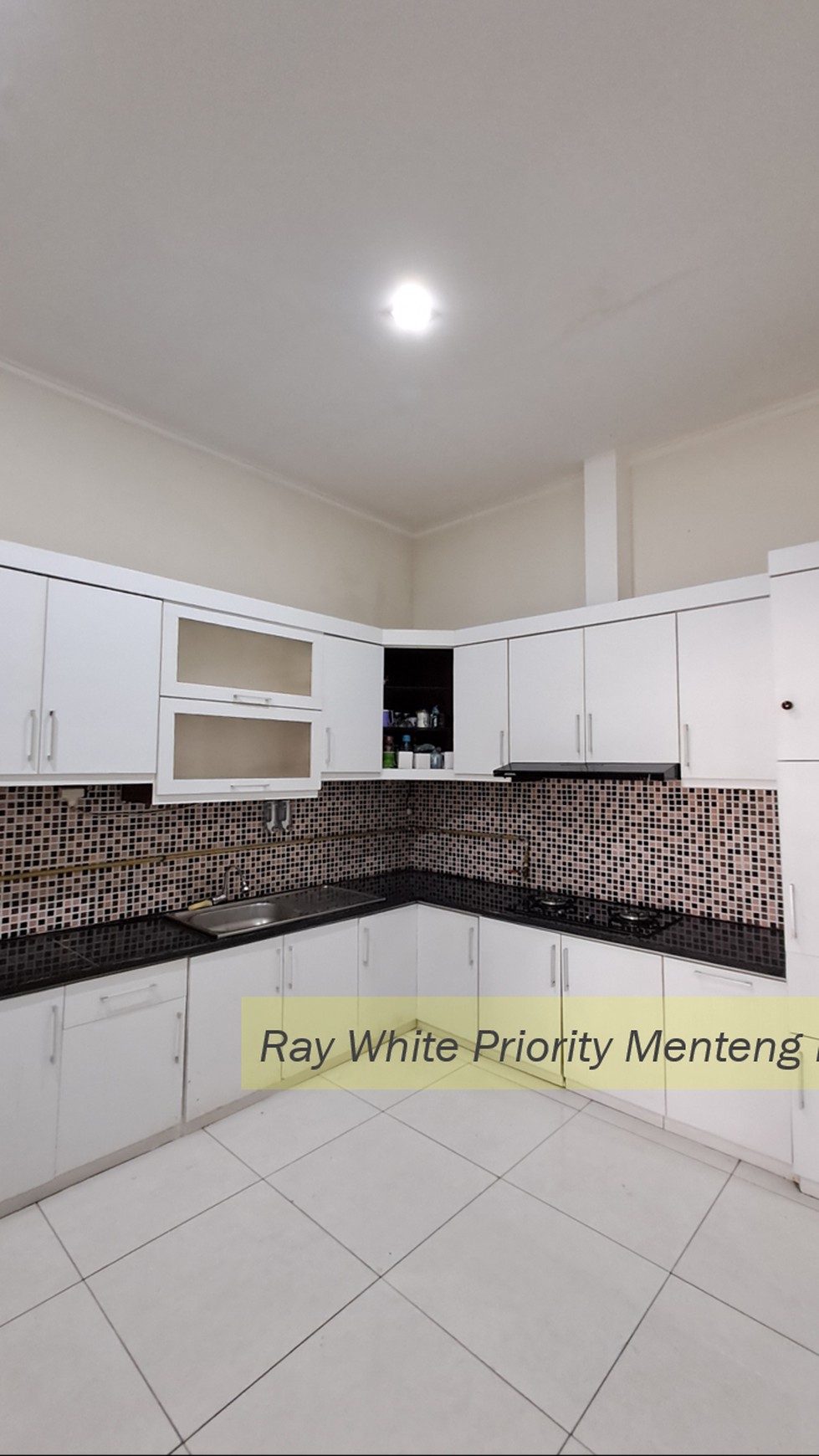 Rumah Minimalis Semi-Furnished dengan Lokasi Strategis di Islamic Village Karawaci, Tangerang