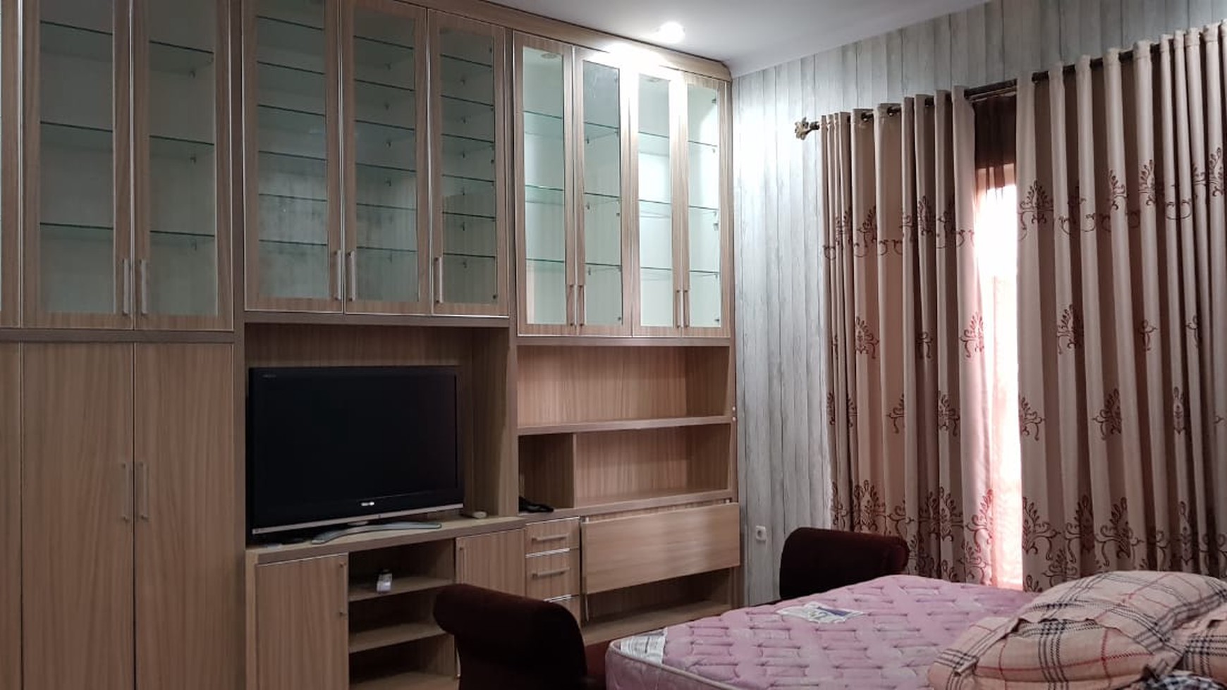 Rumah Bagus Siap Huni Fully Furnished di Graha Taman, Bintaro Jaya Sektor 9