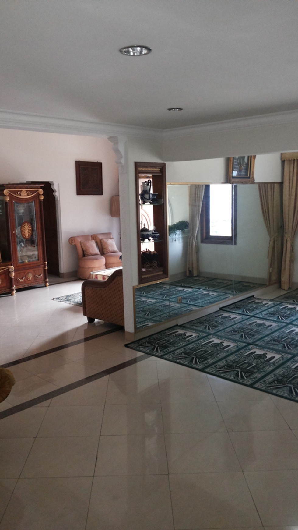 Rumah disewakan Kebayoran Baru Jakarta Selatan