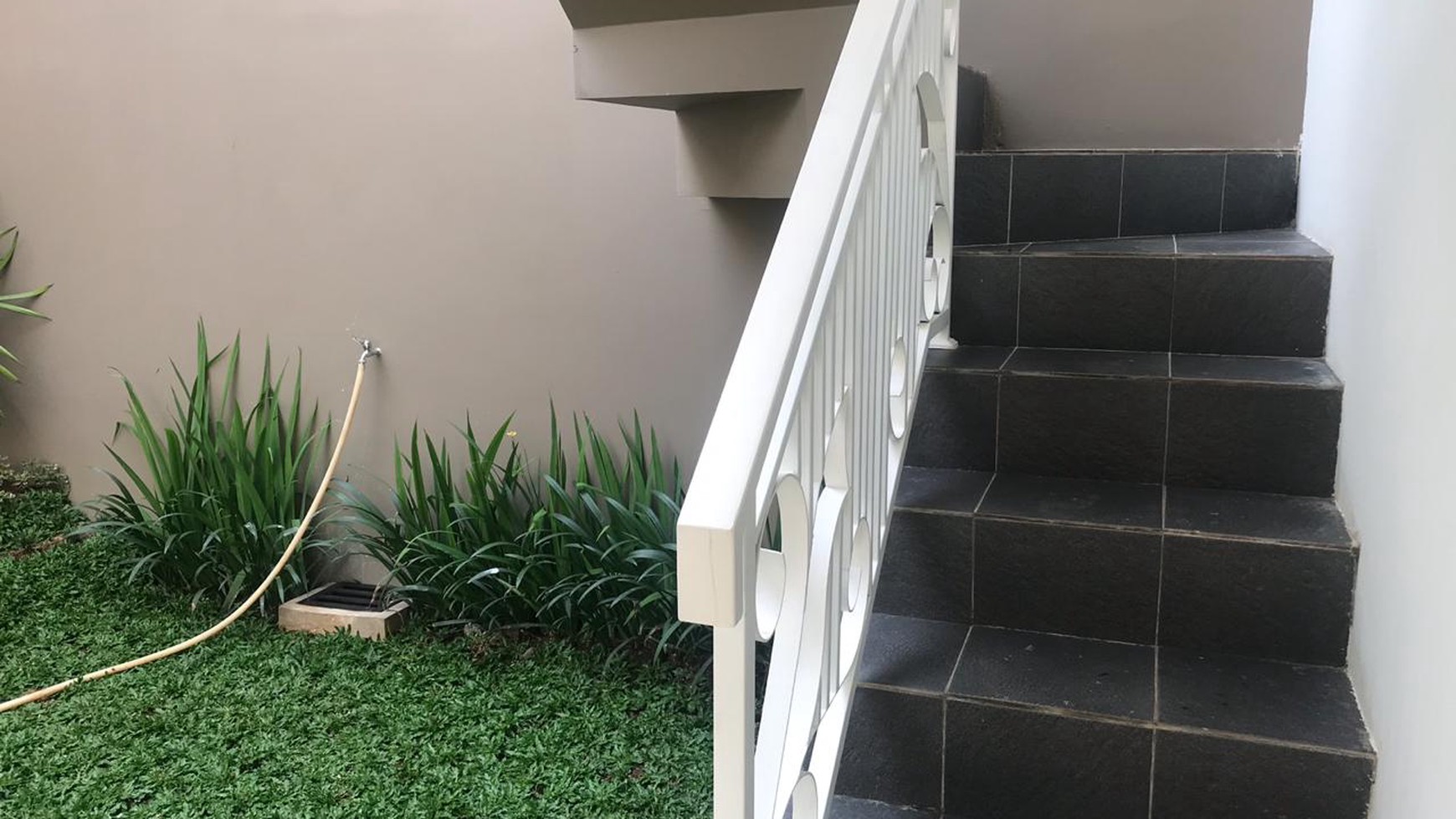 Rumah 2 lanti dalam Townhouse di Jagakarsa 1