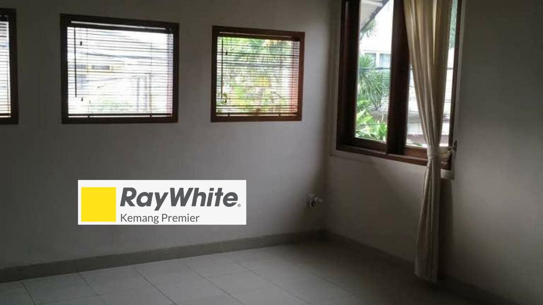 Rumah 2 Lantai Furnish 5 Menit ke Senayan City