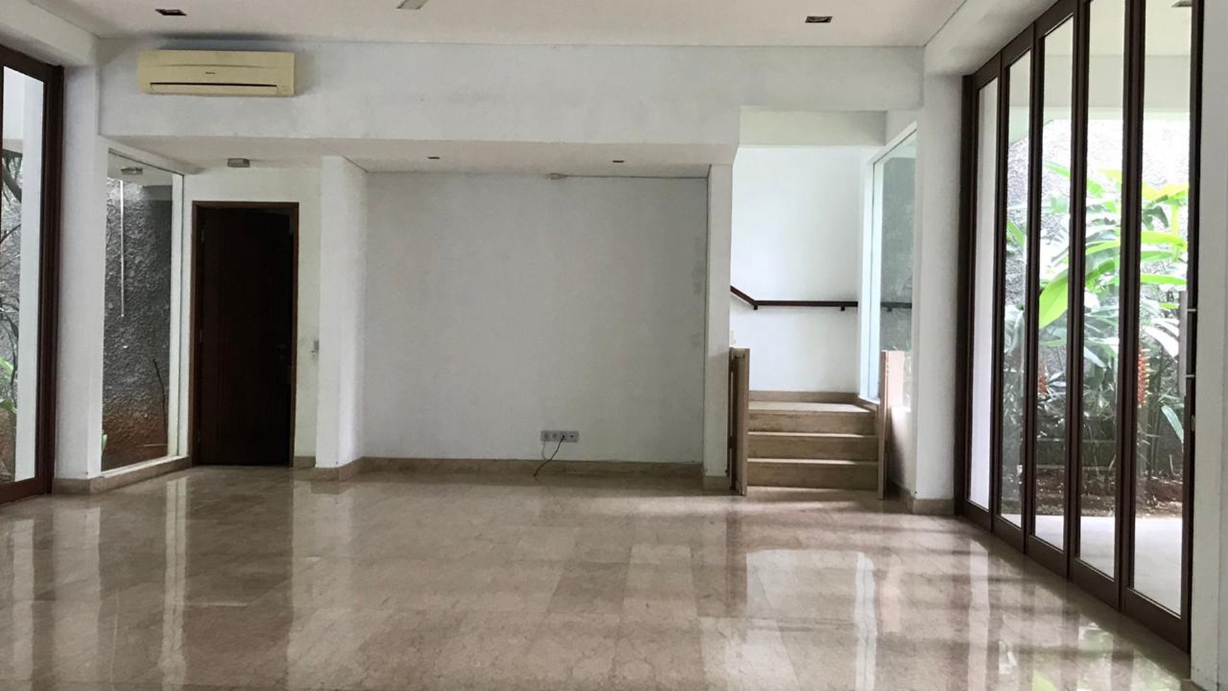 Rumah Mewah 2 Lantai di Kemang Utara, Jakarta Selatan