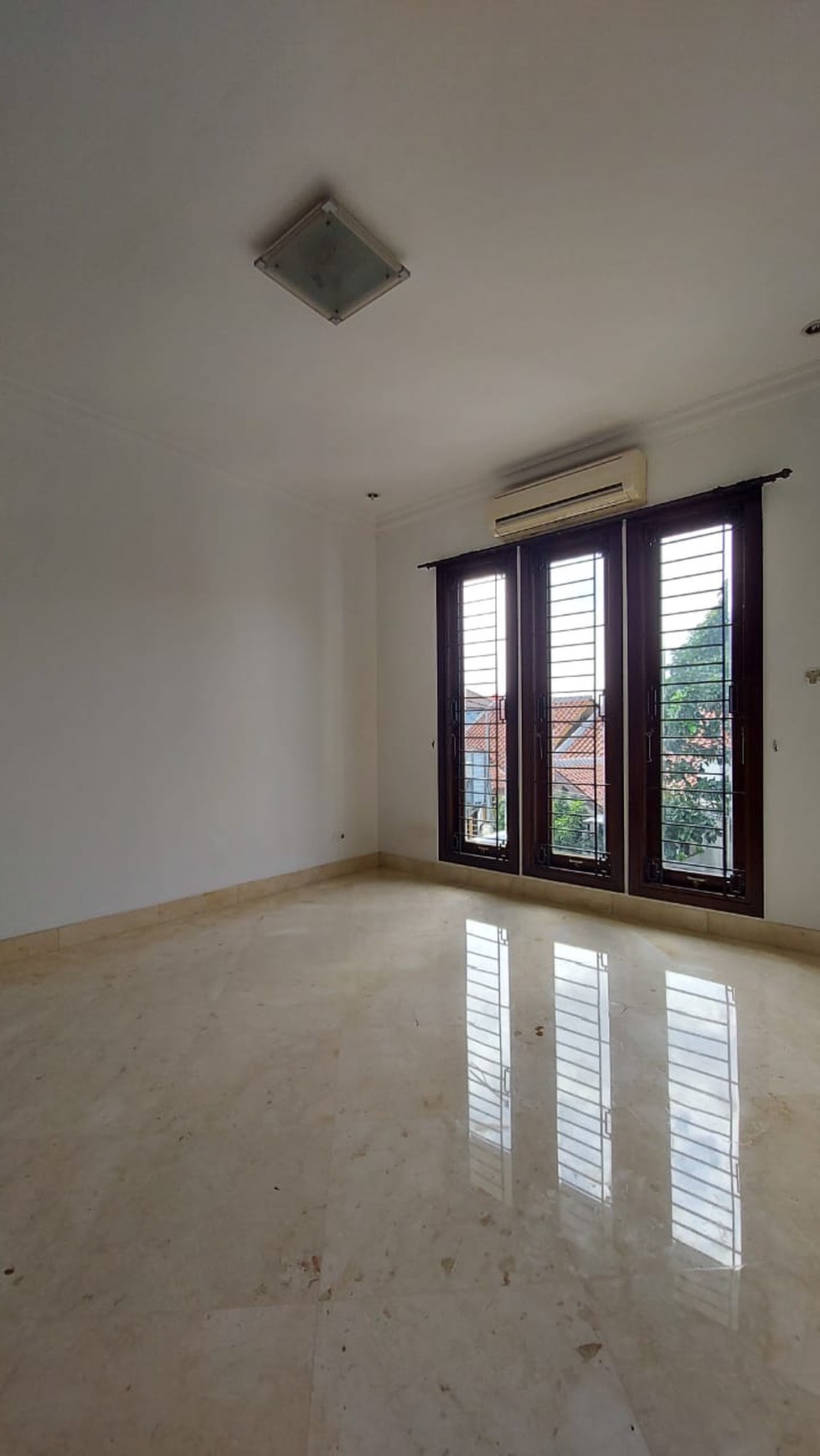 Rumah Modern 2 lantai semifurnish akses 2 arah kemang bebas banjir