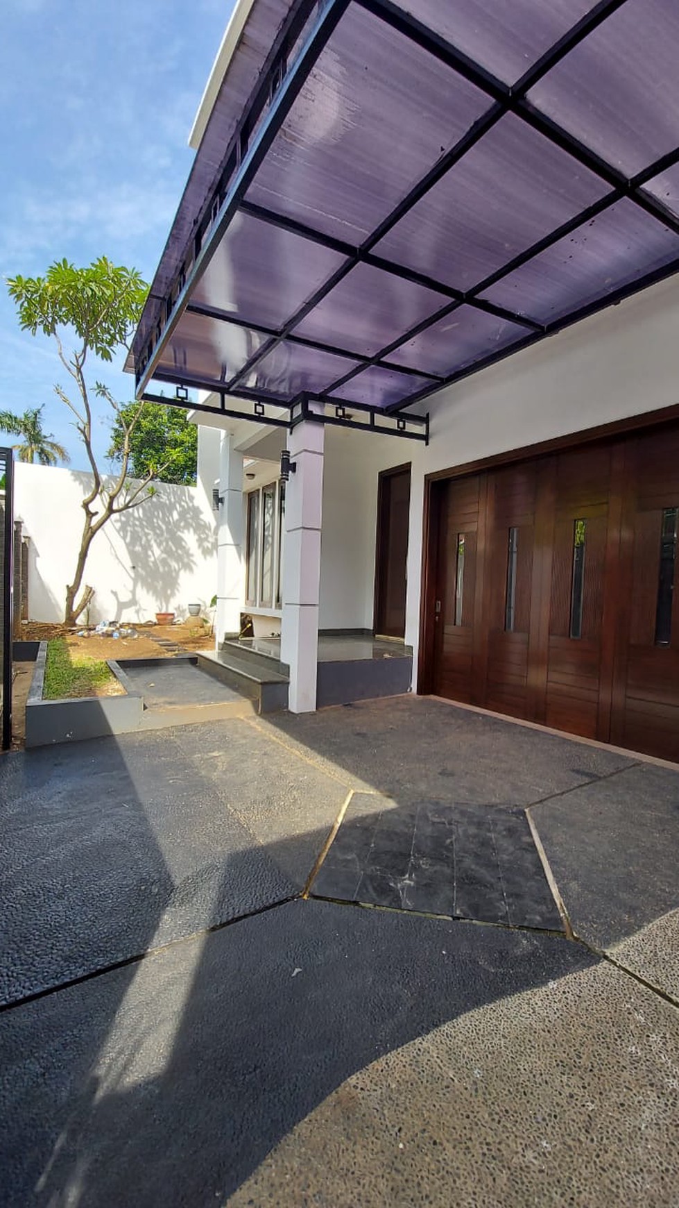 Rumah Modern 2 lantai semifurnish akses 2 arah kemang bebas banjir