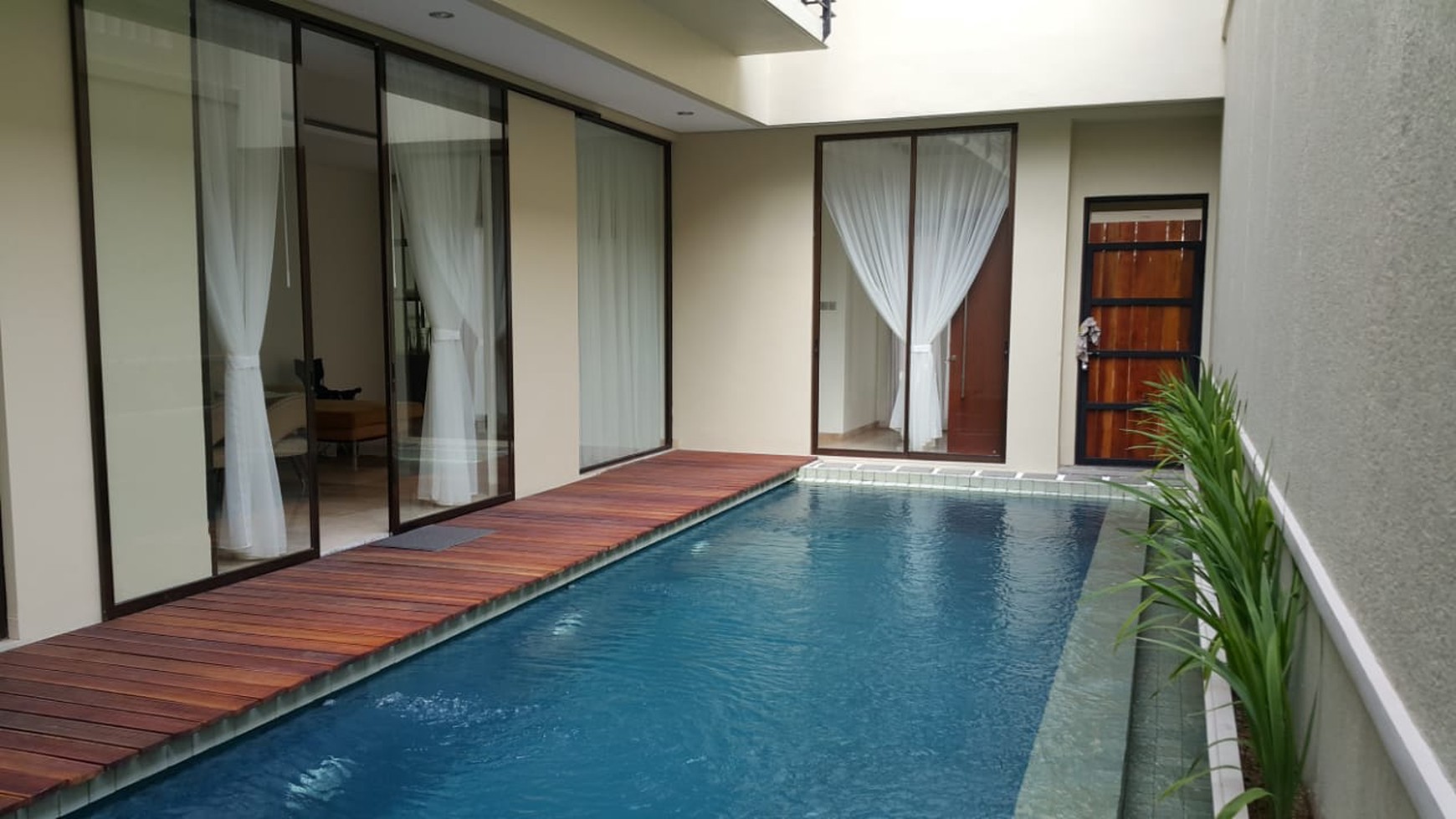 Townhouse Furnish Kemang private pool bebas banjir