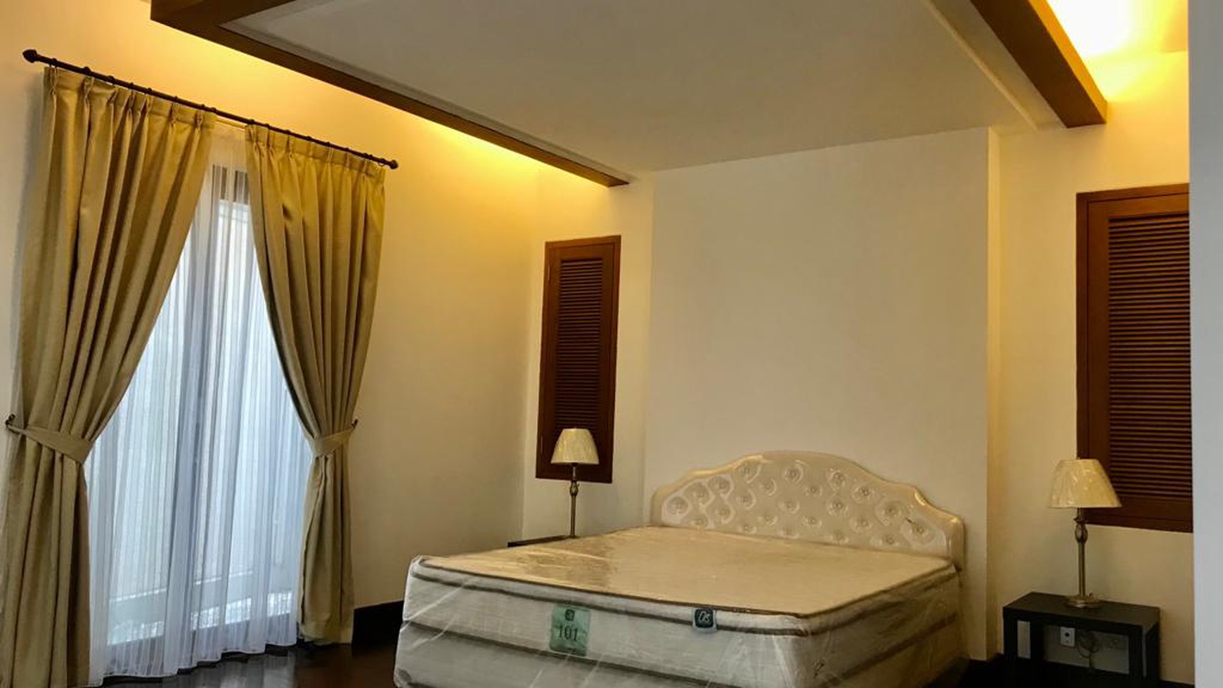 Townhouse exclusive semifurnish Balinese style with private pool kemang