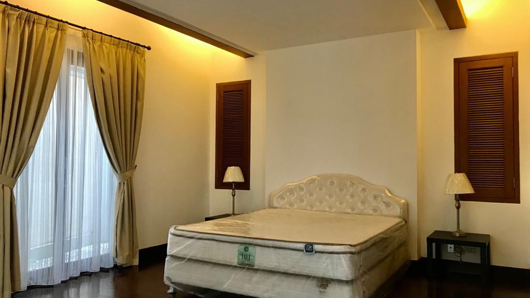 Townhouse exclusive semifurnish Balinese style with private pool kemang