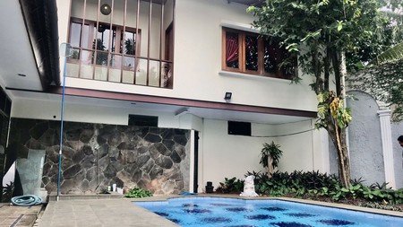 Rumah klasik lokasi prestige area kemang dalam bebas banjir