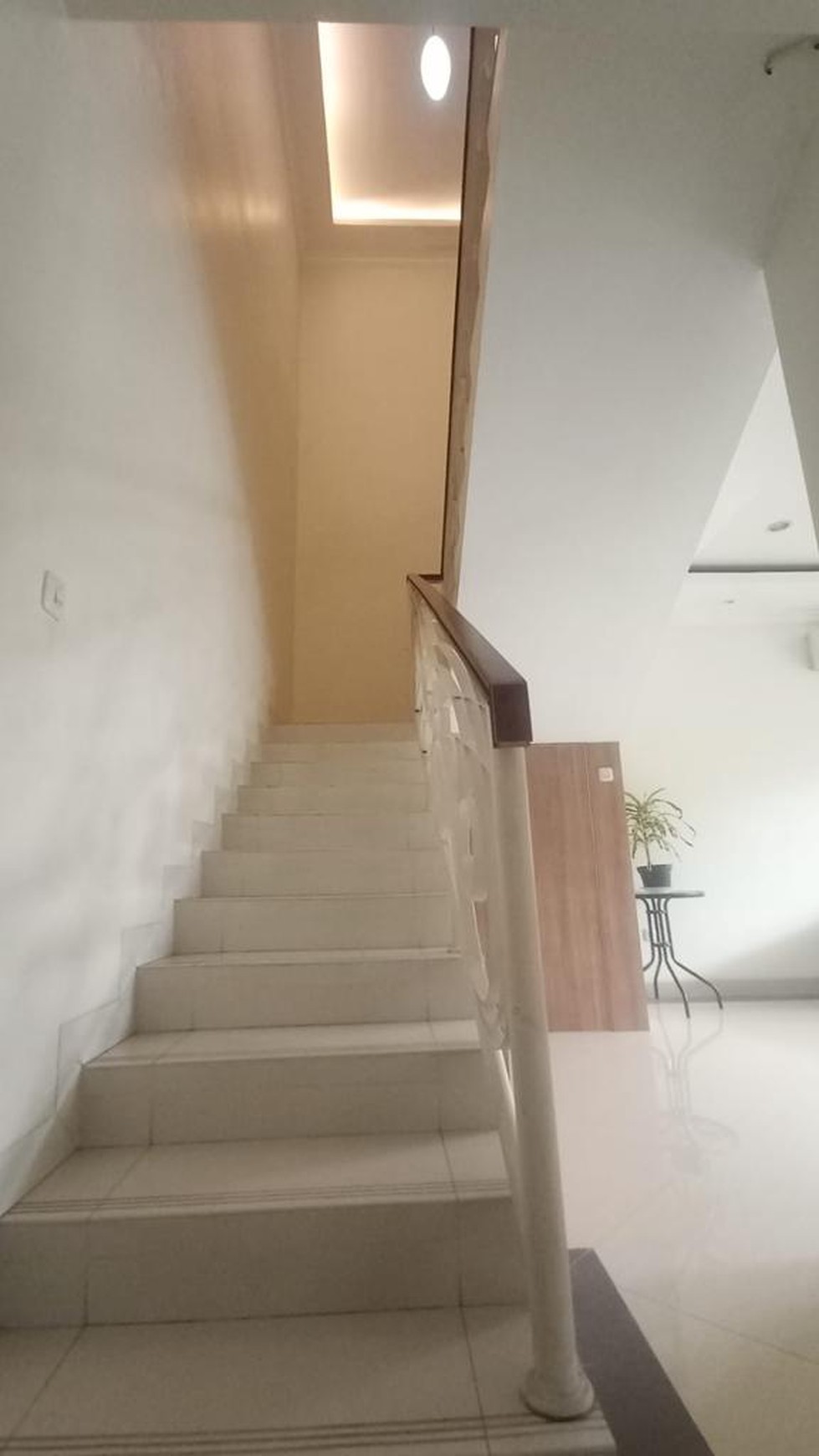 Rumah dalam komplek 3KT semifurnish cilandak 5 menit ke citos