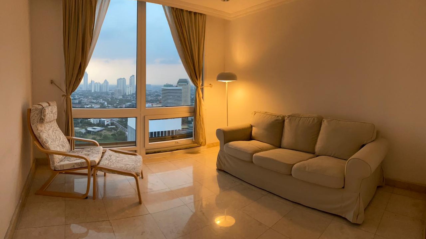 Apartemen 3BR sudirman mansion private lift city view  full furnish