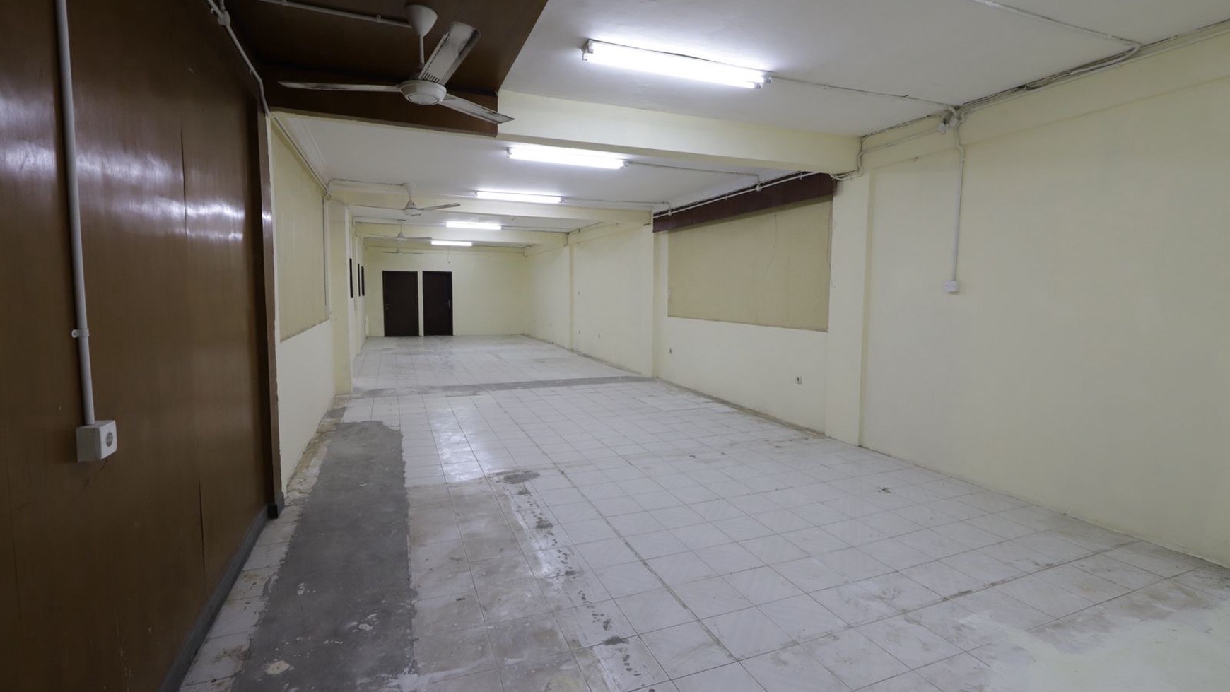 Ruko 3 pintu dan luas 18x39M di Kalimalang