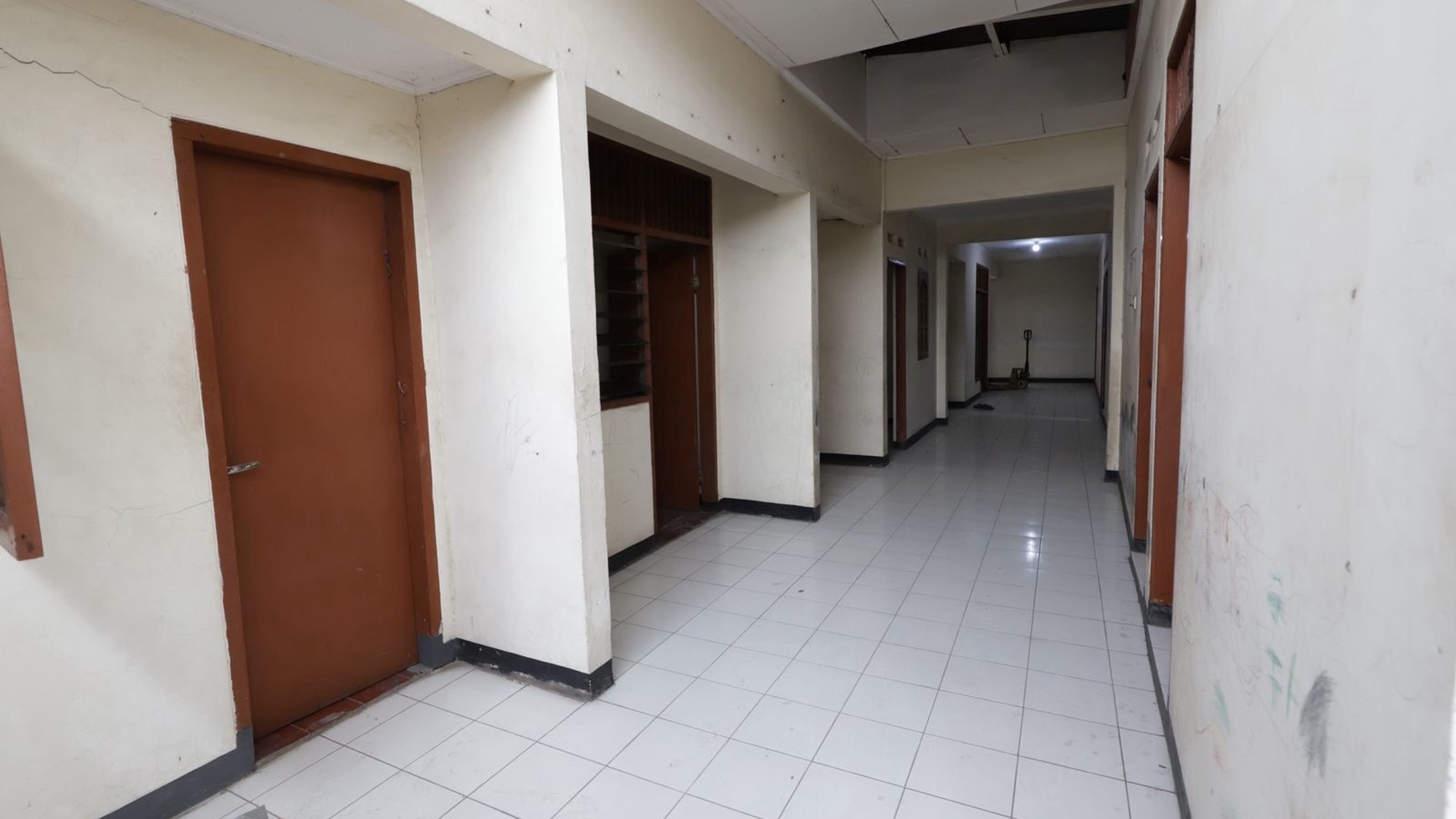 Ruko 3 pintu dan luas 18x39M di Kalimalang