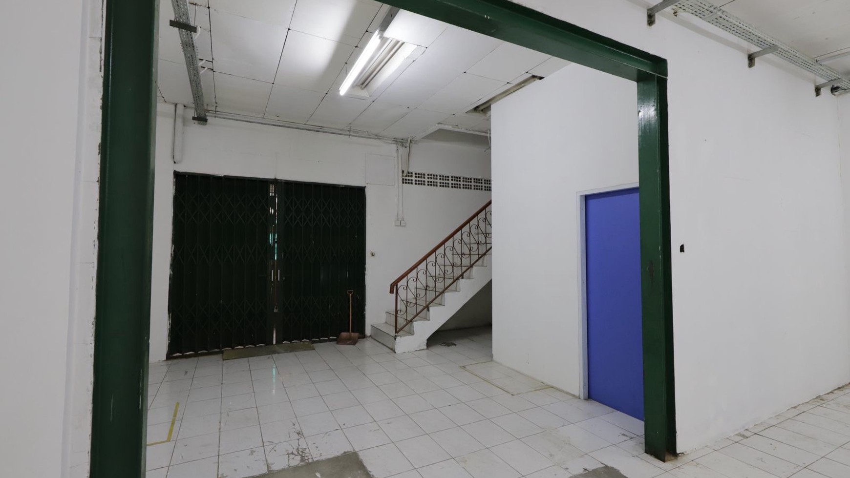 Ruko 3 pintu dan luas 18x39M di Kalimalang