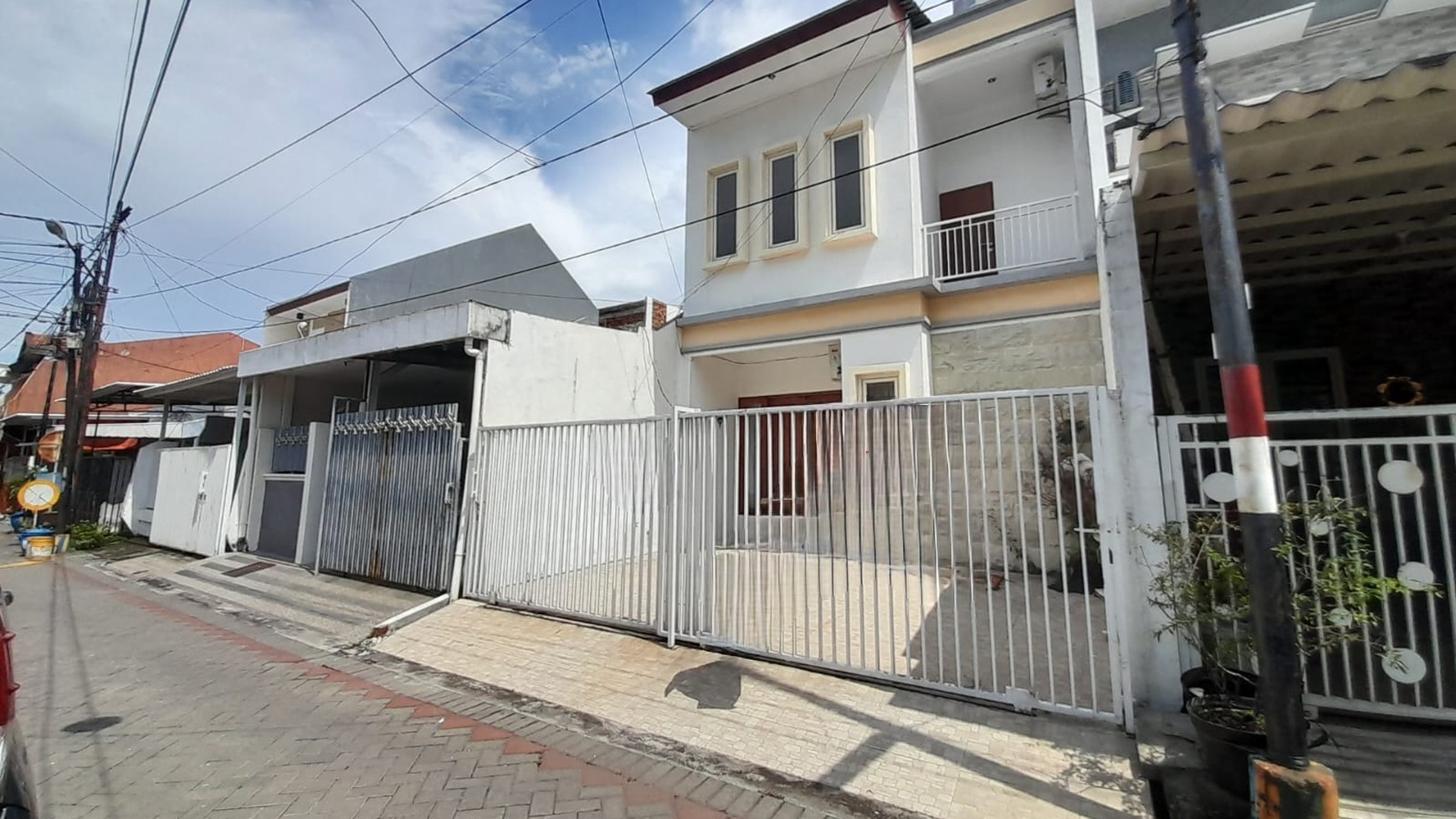 Rumah Minimalis Darmo Permai Utara One Gate System