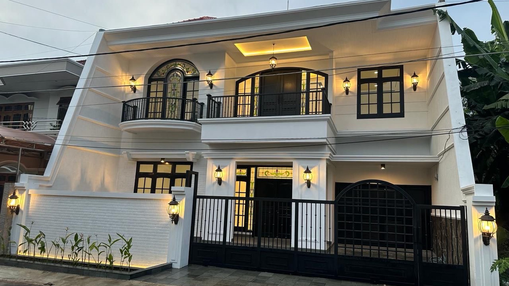 dijual rumah baru mewah colonial modern style surabaya timur