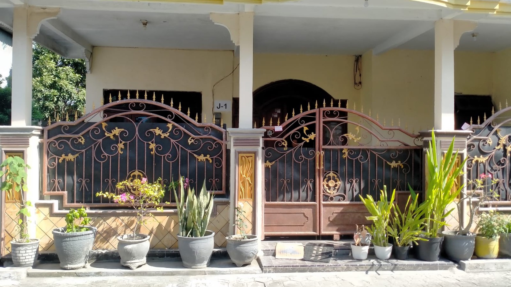 Rumah Hook 2 Lantai di dalam perumahan Jombang Kota