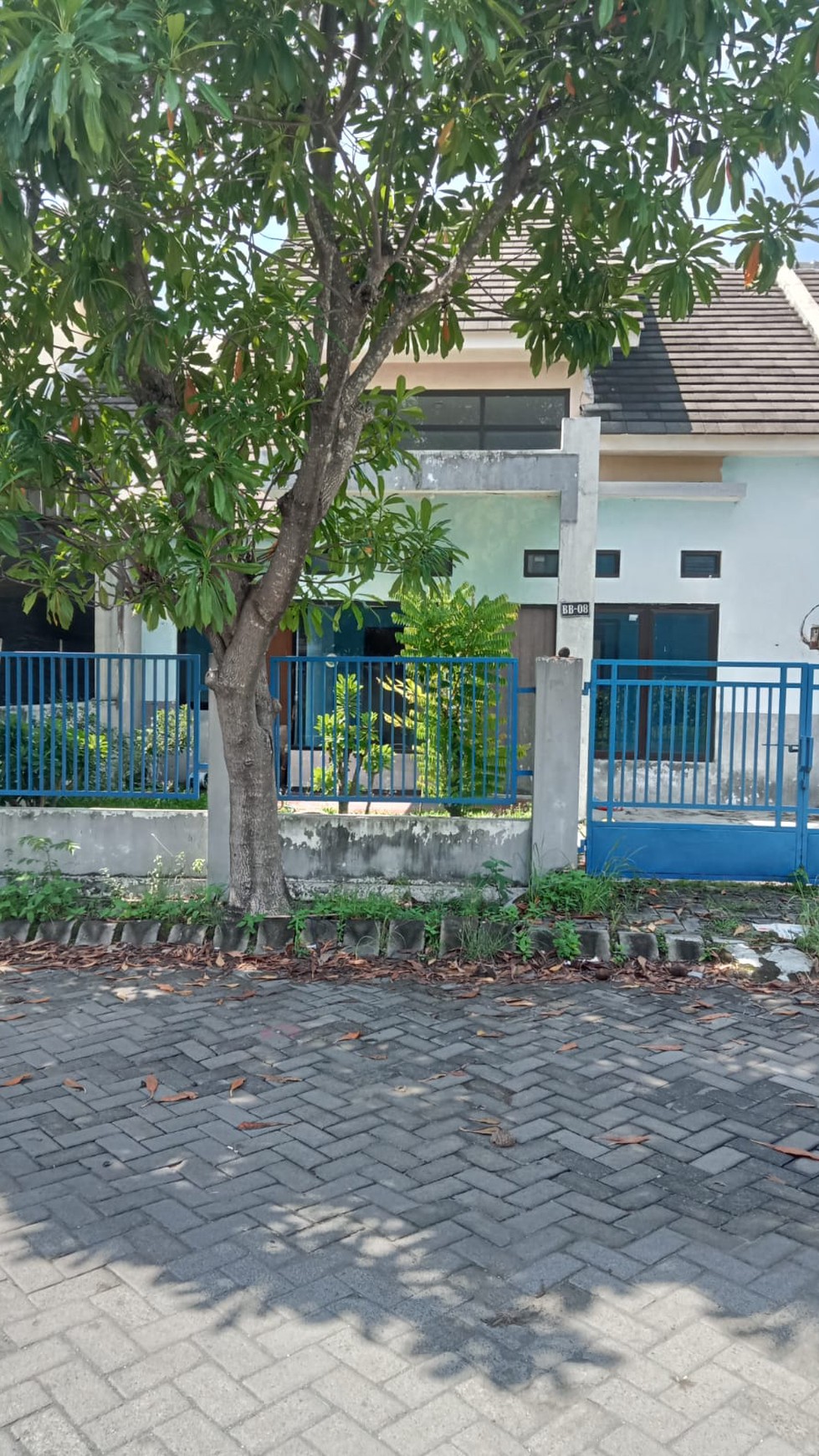 Rumah didalam perumaha Jombang Kota jalan utama