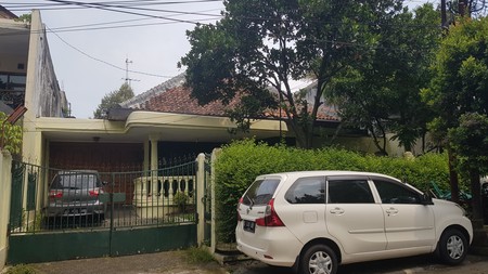 REPOSISI HARGA! Rumah Klasik Tengah Kota, Hanya Selangkah Dari Telkom Japati