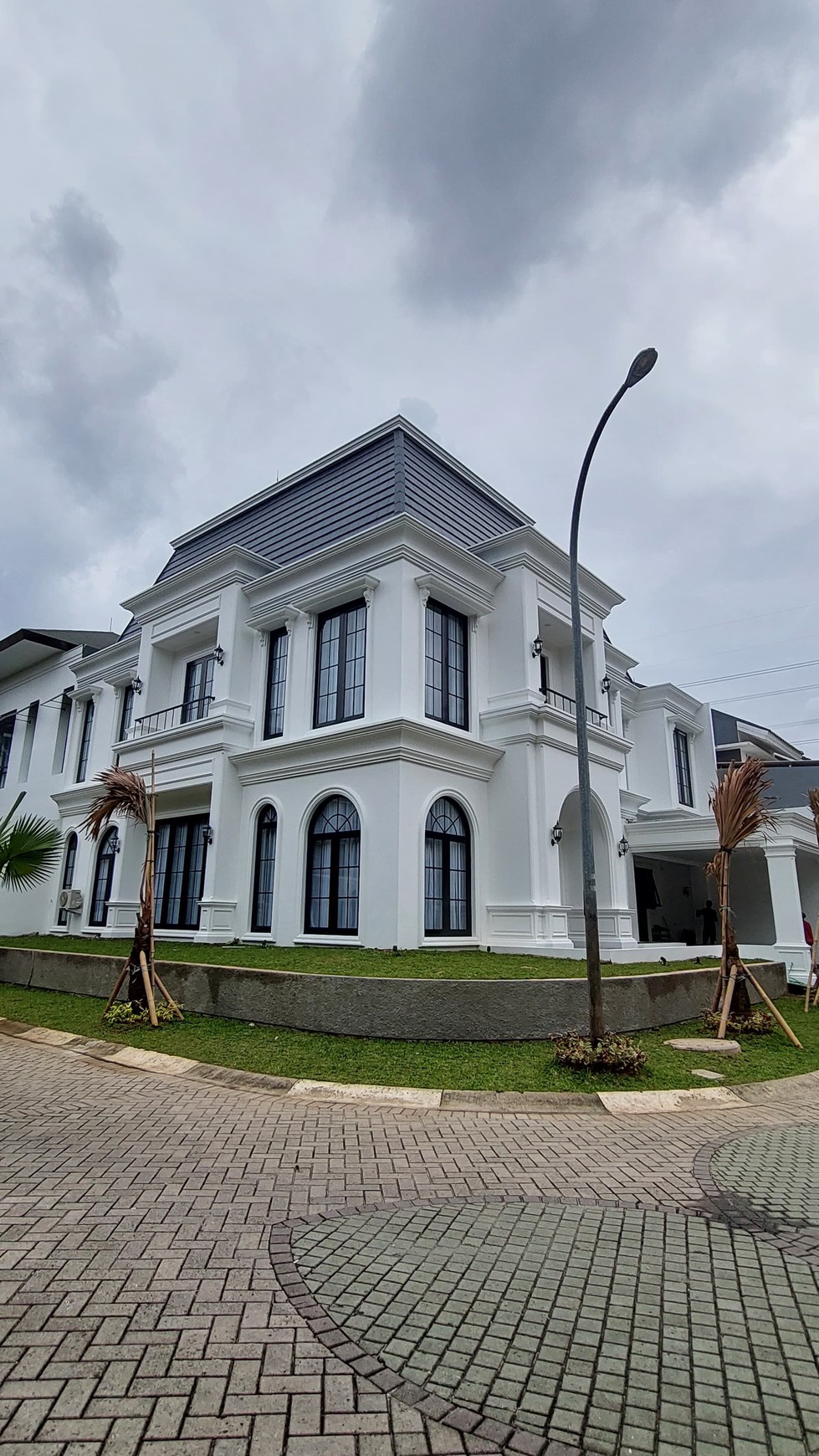 Rumah Baru dengan Design Mewah dengan Lingkungan Asri @Bintaro