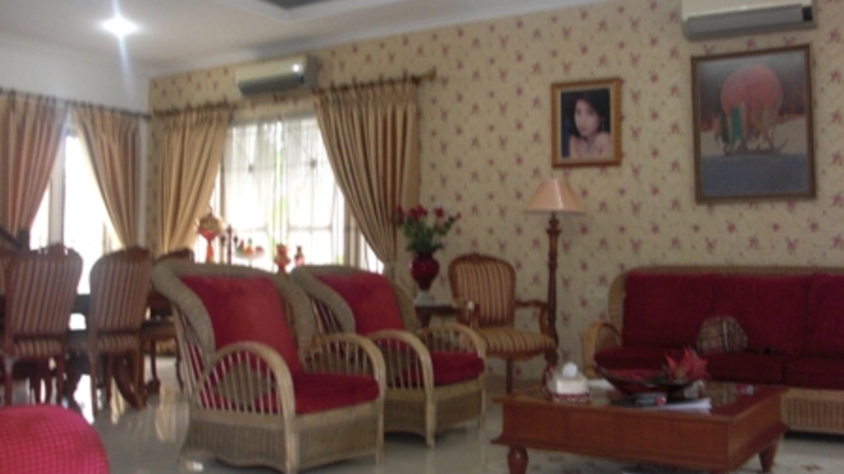 Rumah Bagus, Asri dan Nyaman lokasi strategis di Bintaro