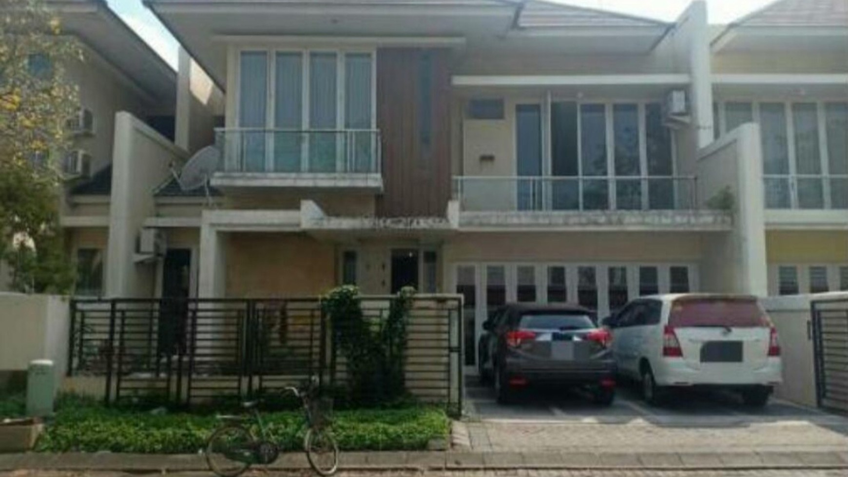 MURAH LUAS Rumah Royal Residence - RAYA Luar Cluster - lokasi TerDEPAN wiyung Surabaya Barat 