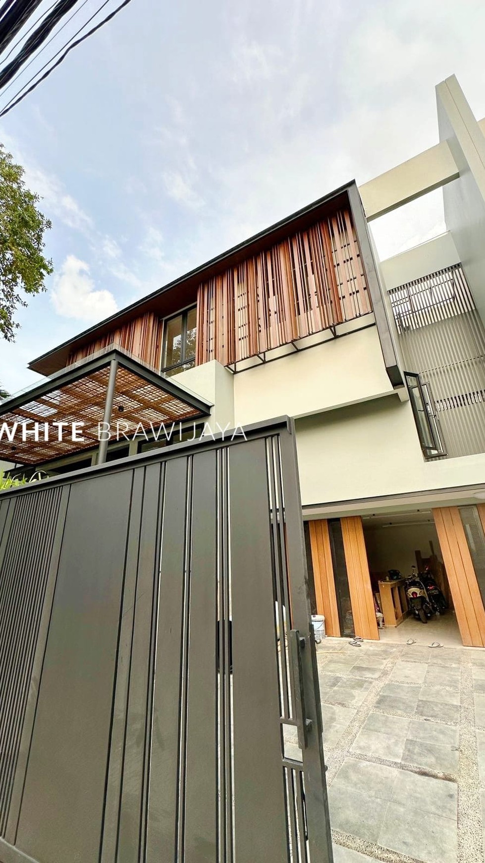 Brand New Luxurious House Strategic Location In Kemang Selatan