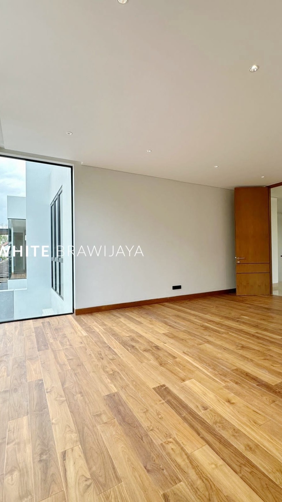 Brand New Luxurious House Strategic Location In Kemang Selatan