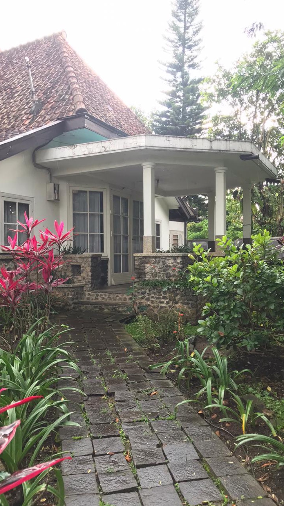 Rumah Cantik dan Heritage di Dago, Bandung Utara