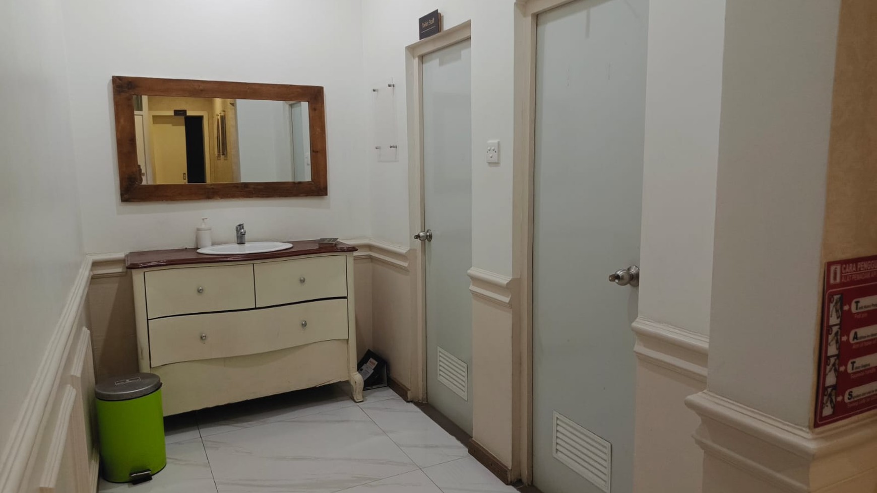 Dijual cepat Rumah Pusat Kota ex. klinik kecantikan, Jl. Blambangan Surabaya