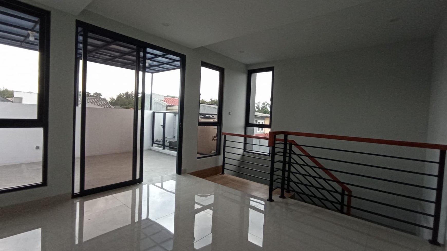 Dijual Rumah Baru Lux Kota Wisata Cluster Madrid