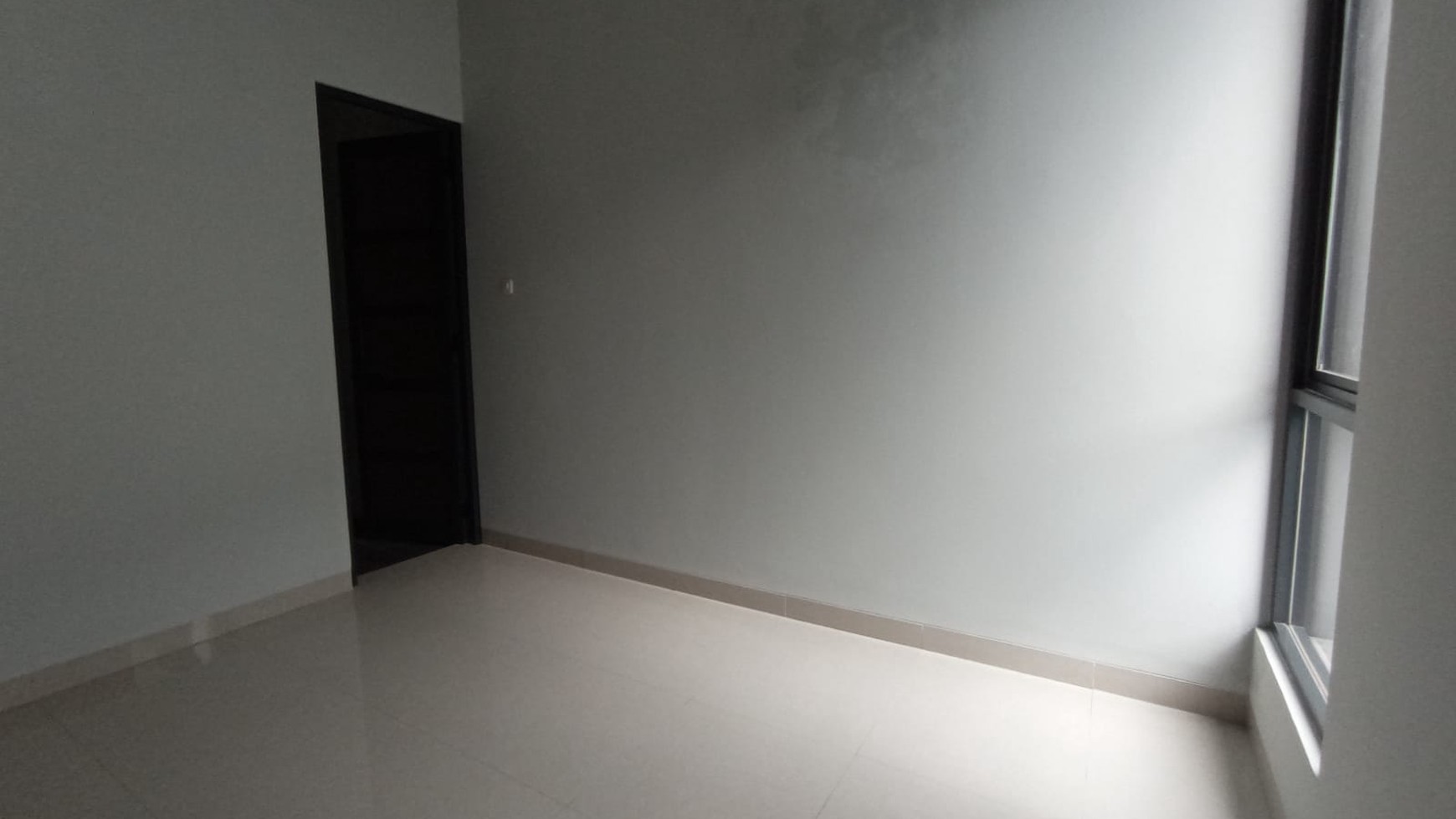 Dijual Rumah Baru Lux Kota Wisata Cluster Madrid