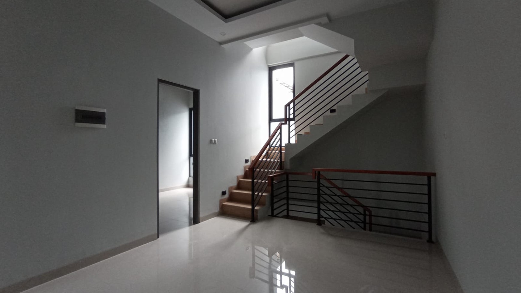 Dijual Rumah Baru Lux Kota Wisata Cluster Madrid